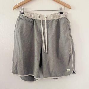 Vuori Banks Hybrid Shorts in Gray Engineered Stripe - Charcoal